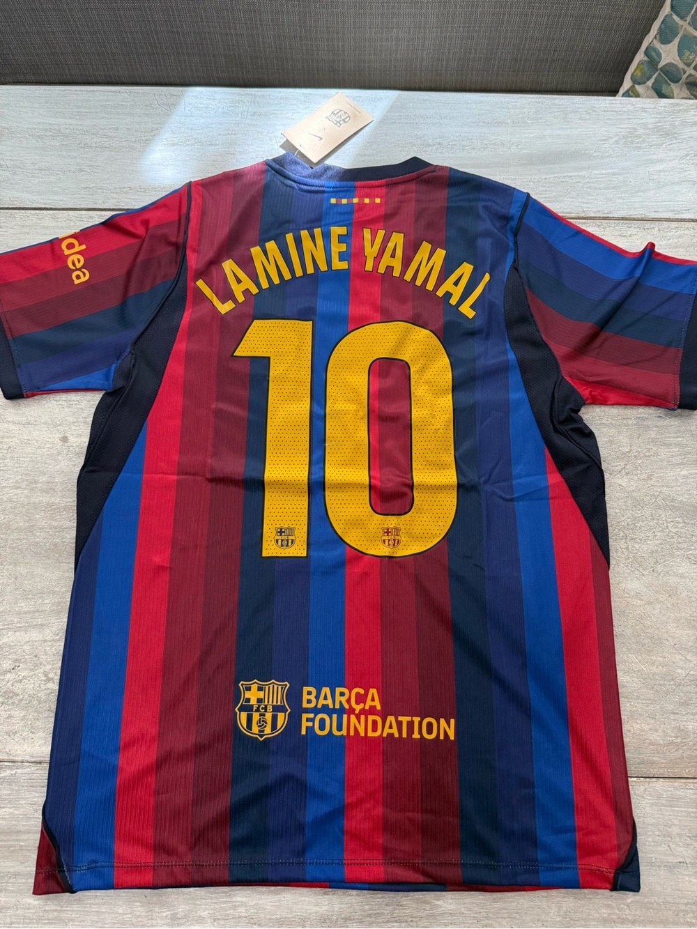 Nike FC Barcelona 2026/27 Home Kit #10 Lamine Yamal - Picture 2 of 3